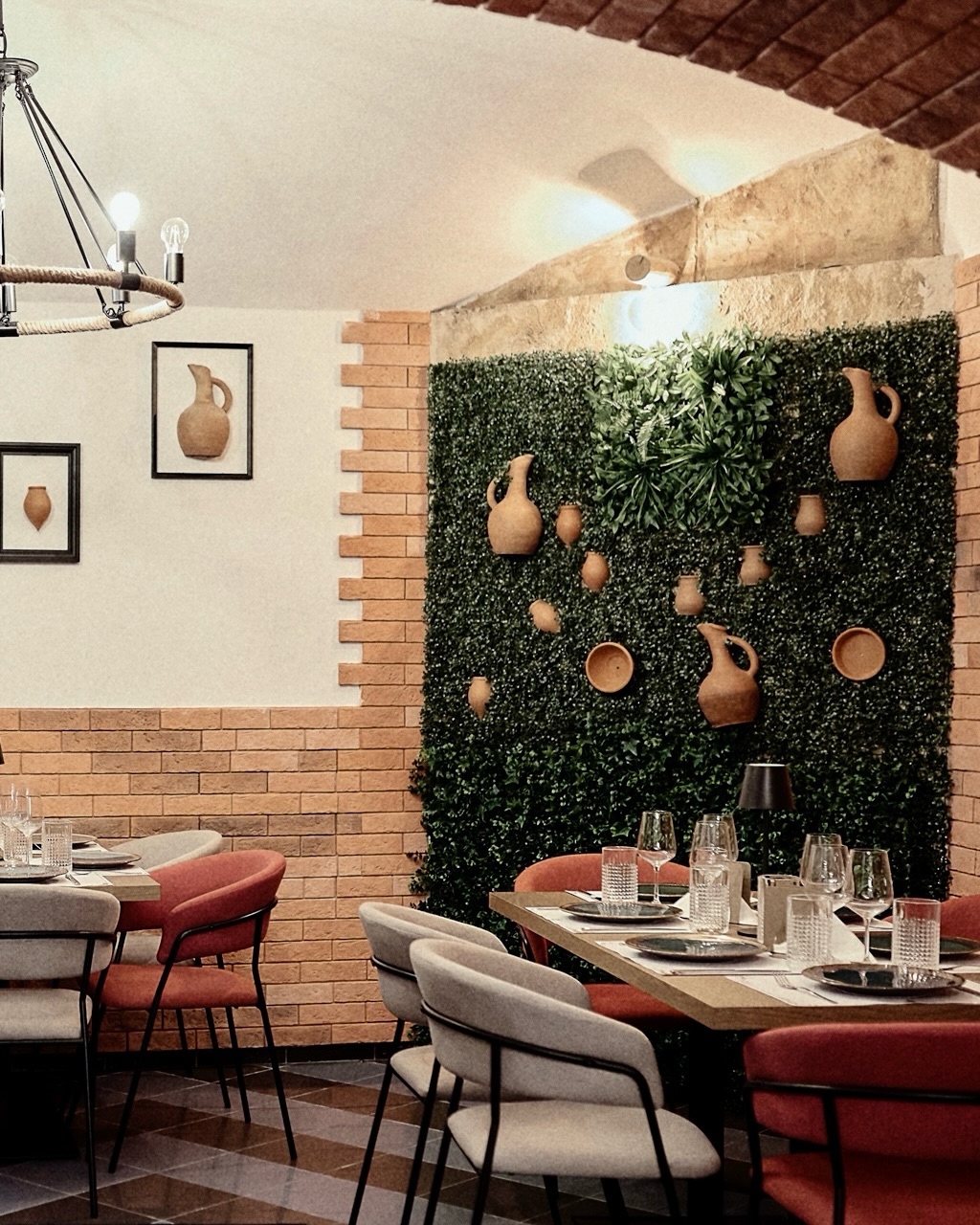 Kharcho – gruzínská polévka s&nbsp;hovězím masem a&nbsp;rýží